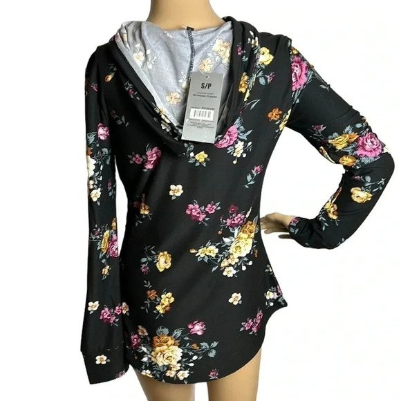 NWT  SM & MED 🇨🇦 women s black hoodie. With colorful flowers,super lightweight - Picture 6 of 9